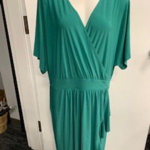 NWT: Love Squared plus size green dress